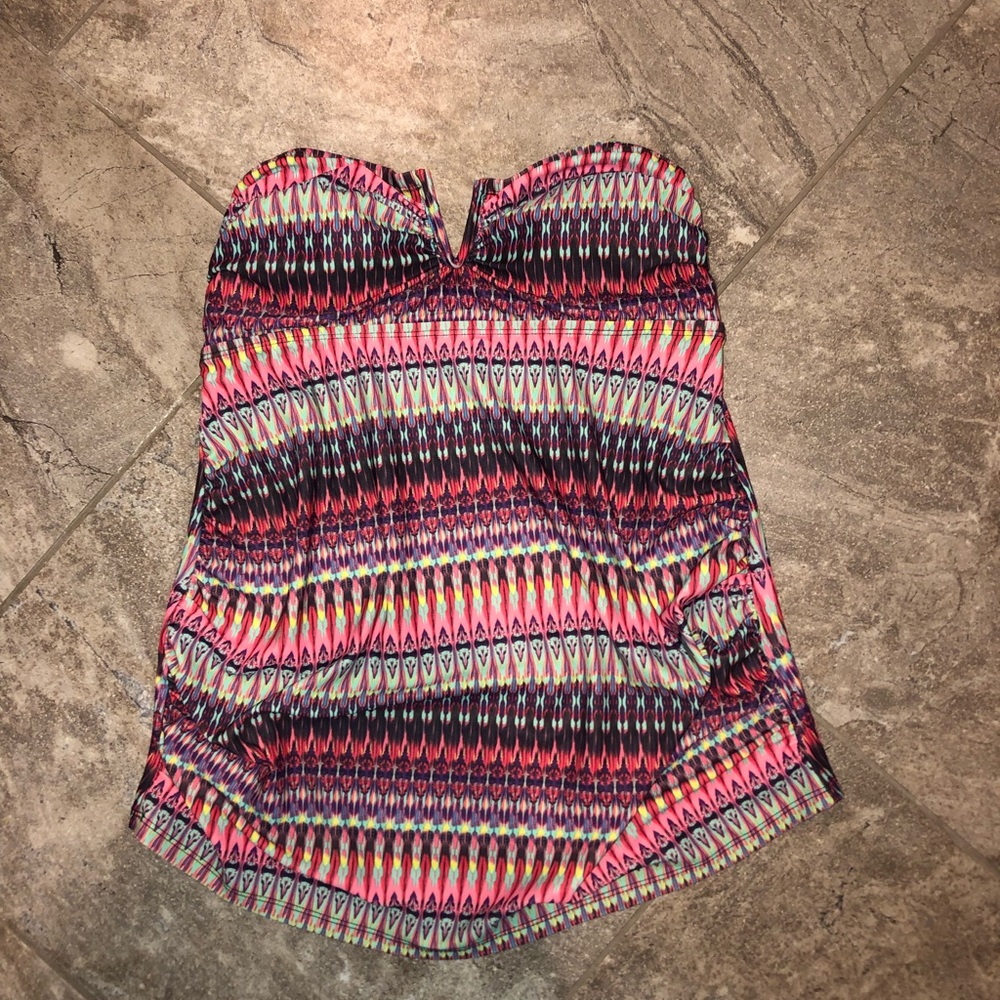 Liz Lange maternity swim top